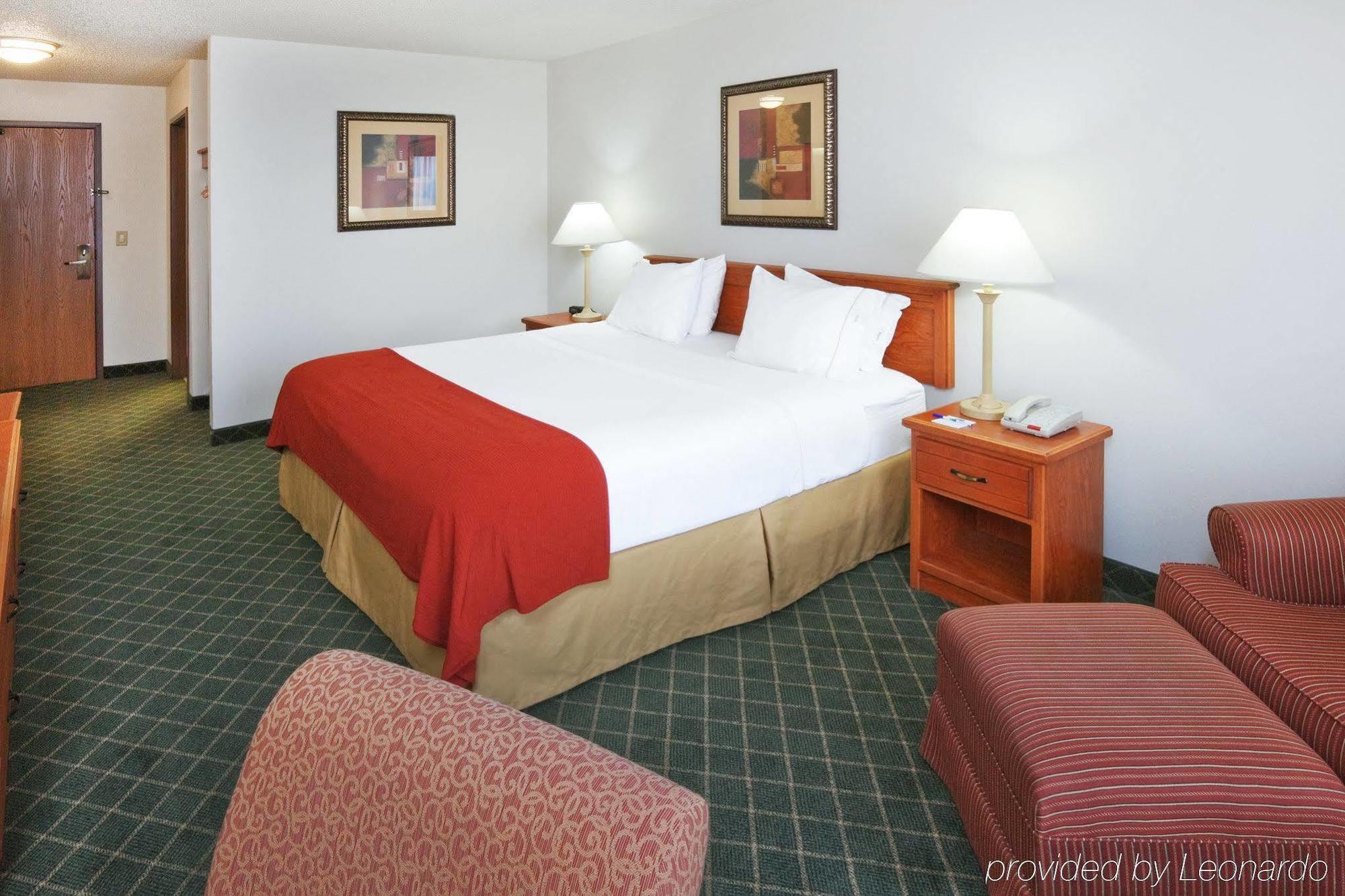 Holiday Inn Express Hotel & Suites Chickasha By Ihg Exterior photo