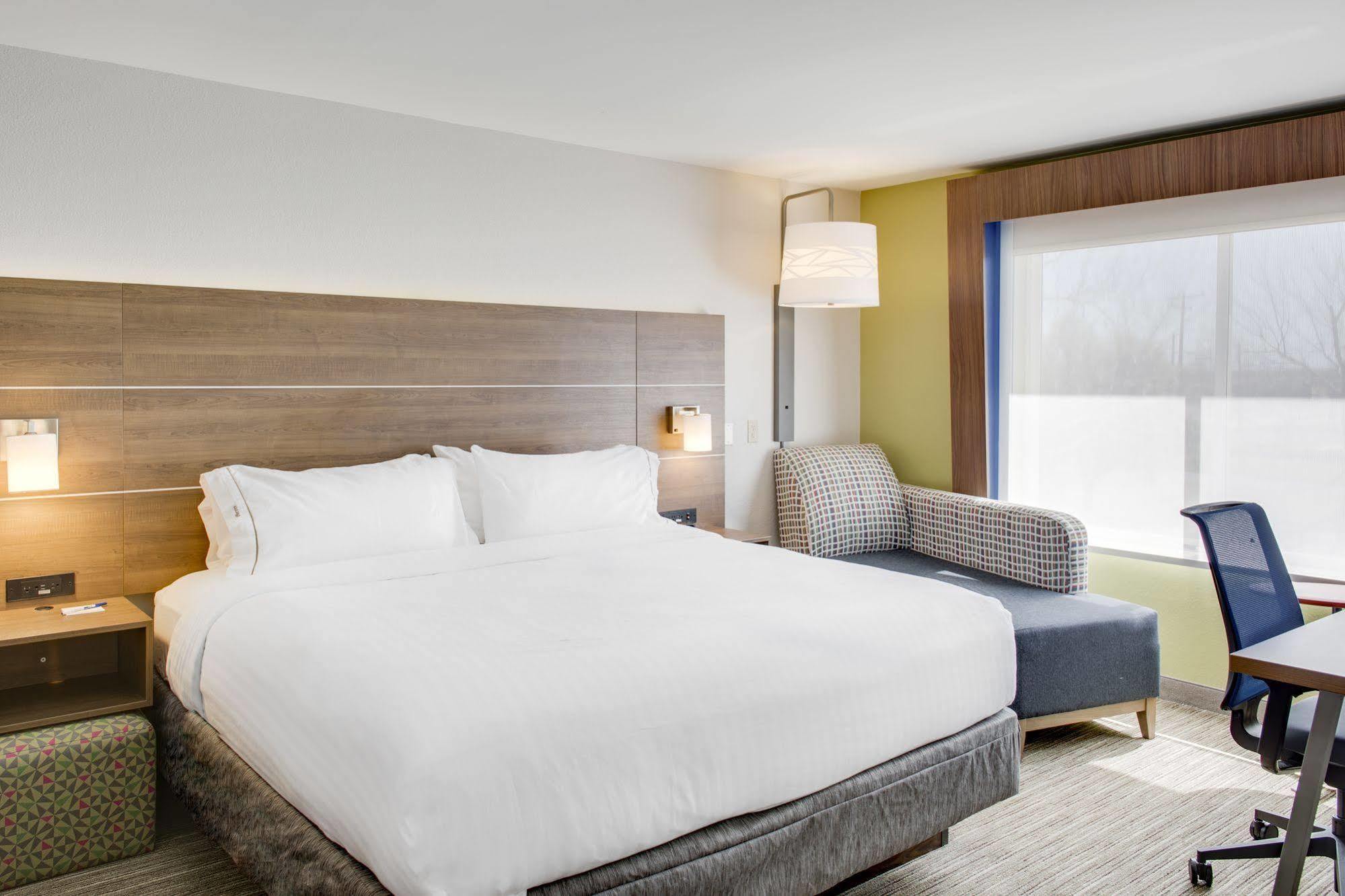 Holiday Inn Express Hotel & Suites Chickasha By Ihg Exterior photo